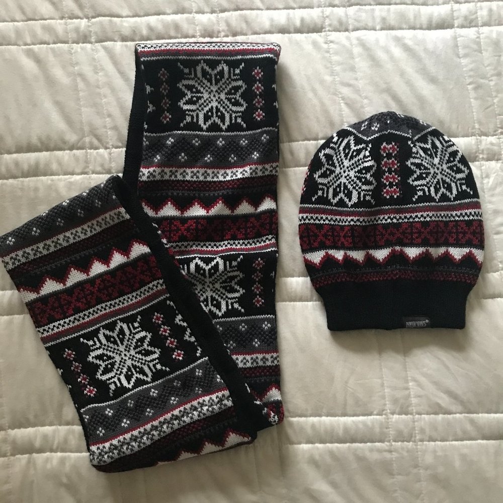NWOT Muk Luk Winter Hat and Infinity Scarf